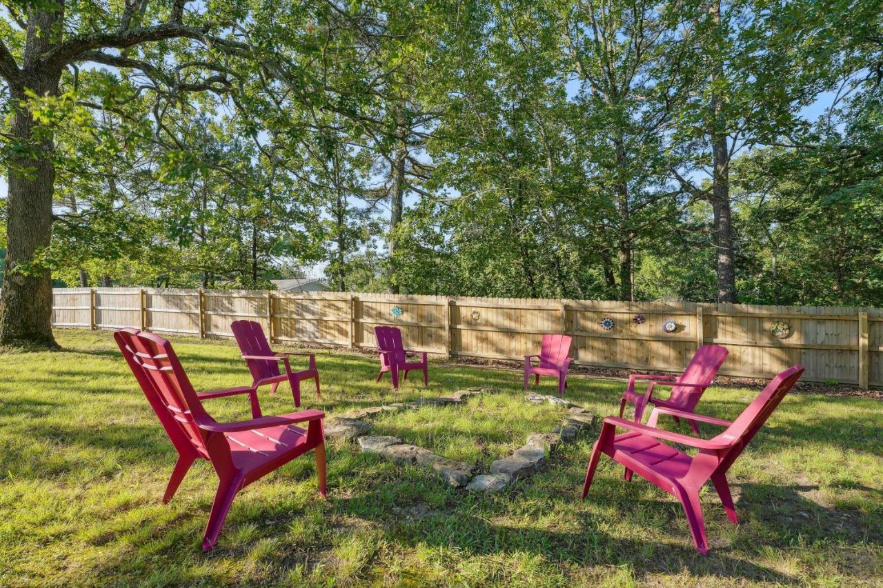 Old Church Retreat With Fire Pit And Air Hockey! Omaha Exterior photo